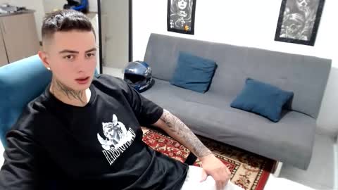 santi_ss online show from November 9, 4:00 pm