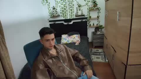 santi_ss online show from May 6, 12:33 am
