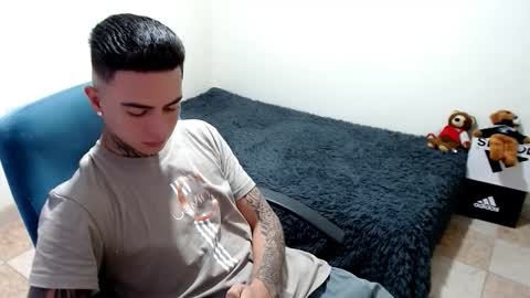 Snapshot of santi_ss chatting on October 25, 4:42 pm santi_ss online show from October 25, 4:42 pm