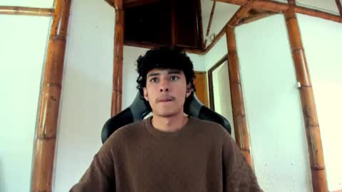 santi_twink19 online show from April 17, 7:27 pm