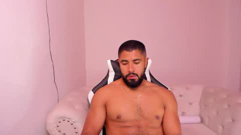 santiago_huntt online show from January 30, 12:48 pm