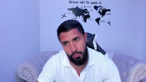 santiago_huntt online show from October 4, 2:16 am