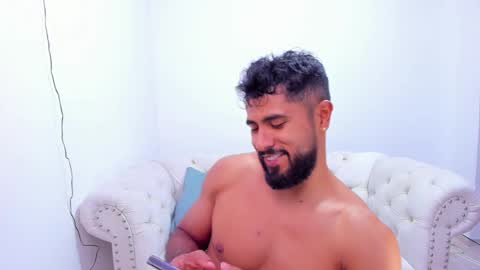 santiago_huntt online show from December 13, 9:30 pm