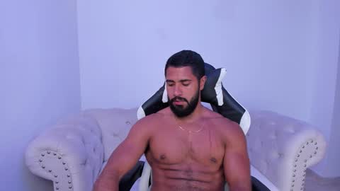 santiago_huntt online show from October 11, 12:36 am