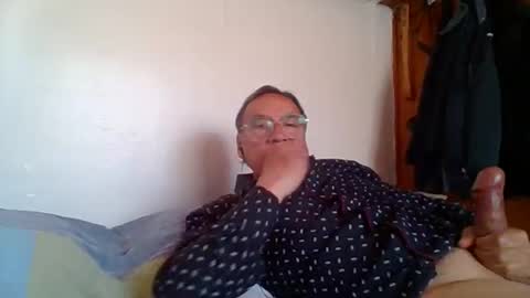 santiago_n online show from November 4, 6:09 pm