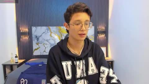 santiago_russo18 online show from February 1, 8:18 pm