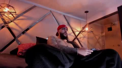 Santiago Hincapiie online show from March 5, 4:41 am