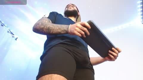 Santiago Hincapiie online show from April 1, 6:59 am