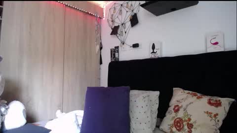 Santii online show from February 25, 6:20 pm