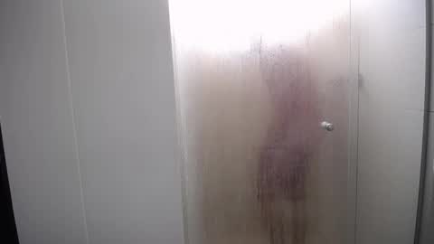 Snapshot of santii_rose chatting on February 11, 11:43 am Santii online show from February 11, 11:43 am