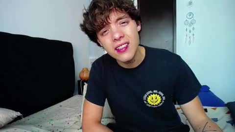 Snapshot of santii_rose chatting on December 21, 2:15 pm Santii online show from December 21, 2:15 pm