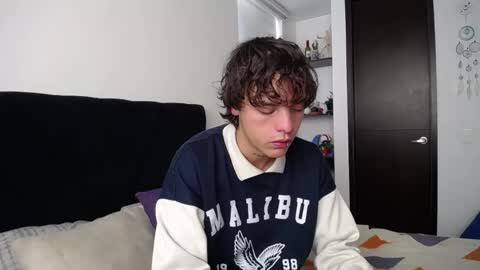 Snapshot of santii_rose chatting on February 3, 1:19 pm Santii online show from February 3, 1:19 pm