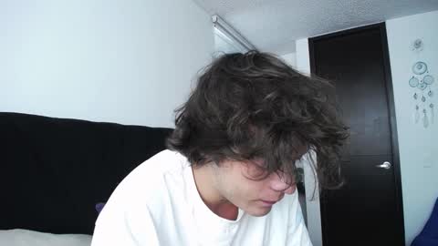 Snapshot of santii_rose chatting on December 9, 6:41 pm Santii online show from December 9, 6:41 pm