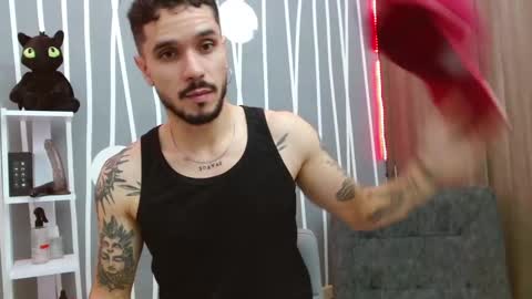 Snapshot of santti_torres chatting on September 27, 3:59 am Santy Torres online show from September 27, 3:59 am