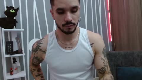 Snapshot of santti_torres chatting on September 24, 3:06 am Santy Torres online show from September 24, 3:06 am