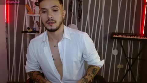 Snapshot of santti_torres chatting on January 23, 2:23 am Santy Torres online show from January 23, 2:23 am