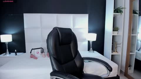 Santiago Carrington online show from December 6, 11:47 pm