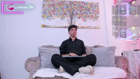 Santiago Carrington online show from April 2, 7:55 pm