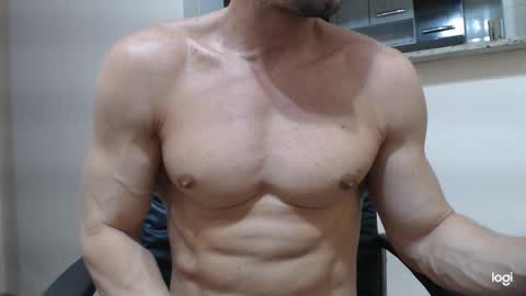 saradorj92 online show from December 12, 11:25 pm