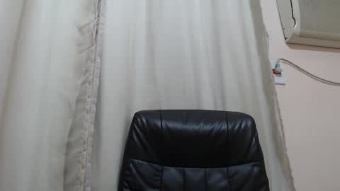 saradorj92 online show from November 19, 6:24 am