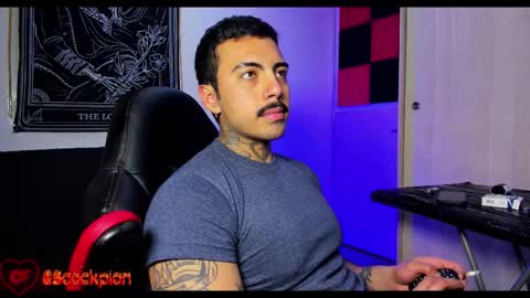 Alejandro help me to reach 200 thumps up online show from December 14, 11:23 pm