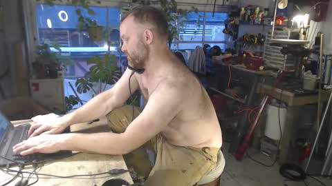 Seattlemanwhore online show from November 11, 3:50 pm