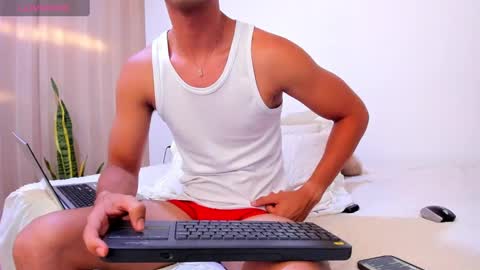 Snapshot of sebastian_dash chatting on January 10, 10:15 pm SEBAS  online show from January 10, 10:15 pm