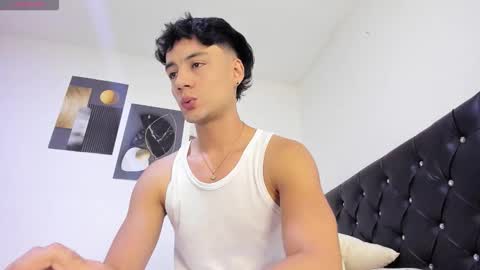 Snapshot of sebastian_dash chatting on October 18, 9:09 pm SEBAS  online show from October 18, 9:09 pm
