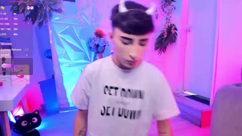     .  INDEPENDENT MODEL online show from March 6, 4:04 pm