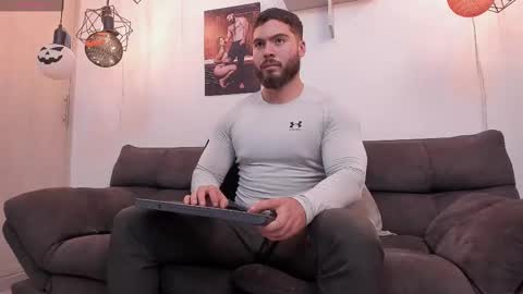 Snapshot of sebastianvilla__ chatting on October 4, 10:36 pm Instagram jeanpaulfit  online show from October 4, 10:36 pm