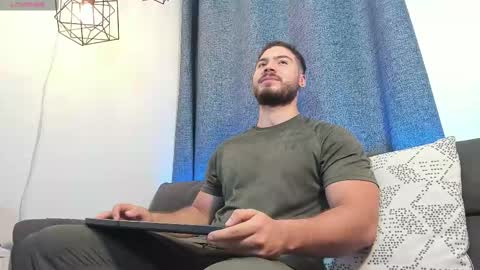 Snapshot of sebastianvilla__ chatting on February 18, 10:58 pm Instagram jeanpaulfit  online show from February 18, 10:58 pm