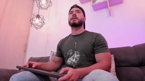 Snapshot of sebastianvilla__ chatting on December 26, 9:26 pm Instagram jeanpaulfit  online show from December 26, 9:26 pm