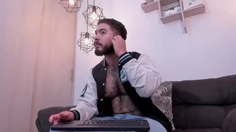 Snapshot of sebastianvilla__ chatting on January 9, 10:09 pm Instagram jeanpaulfit  online show from January 9, 10:09 pm