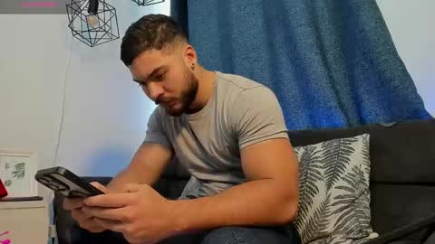 Snapshot of sebastianvilla__ chatting on February 16, 8:44 pm Instagram jeanpaulfit  online show from February 16, 8:44 pm