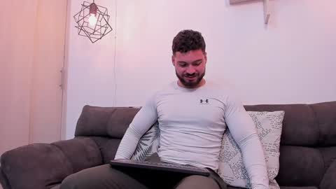 Snapshot of sebastianvilla__ chatting on December 27, 9:32 pm Instagram jeanpaulfit  online show from December 27, 9:32 pm