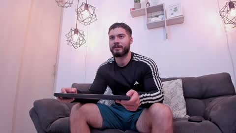 Snapshot of sebastianvilla__ chatting on January 4, 10:45 pm Instagram jeanpaulfit  online show from January 4, 10:45 pm
