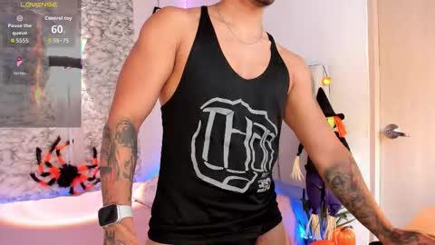 Snapshot of sebastiian69_ chatting on October 17, 1:59 pm Sebas online show from October 17, 1:59 pm