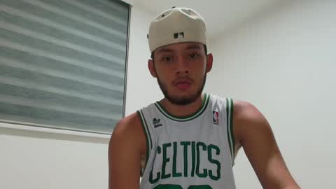 Snapshot of sebolaz chatting on February 4, 2:39 am ryan miller online show from February 4, 2:39 am