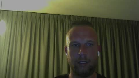 sence08 online show from April 4, 8:50 pm