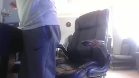 Snapshot of serioyhetero19 chatting on January 15, 6:08 pm hetero serio discreto online show from January 15, 6:08 pm