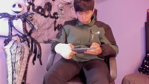 Snapshot of setsuna_10 chatting on October 25, 2:57 am david  online show from October 25, 2:57 am