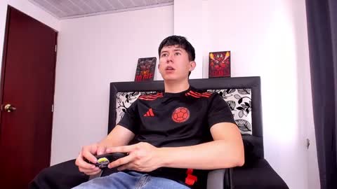 Snapshot of setsuna_10 chatting on December 14, 8:29 pm david  online show from December 14, 8:29 pm