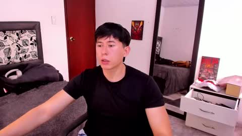 Snapshot of setsuna_10 chatting on March 5, 7:39 pm david  online show from March 5, 7:39 pm