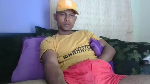 Snapshot of sexyleon69 chatting on September 18, 5:53 am Sexy leon online show from September 18, 5:53 am