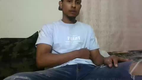 Snapshot of sexyleon69 chatting on February 4, 2:07 am Sexy leon online show from February 4, 2:07 am