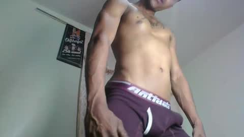 Snapshot of sexyleon69 chatting on February 28, 3:26 am Sexy leon online show from February 28, 3:26 am