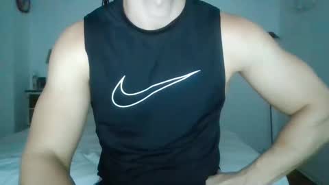 Snapshot of sexyyphilip chatting on February 5, 10:44 pm sexyyphilip online show from February 5, 10:44 pm