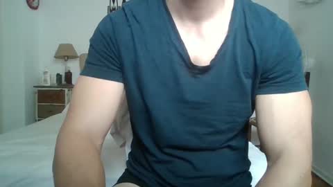 Snapshot of sexyyphilip chatting on December 21, 4:14 pm sexyyphilip online show from December 21, 4:14 pm