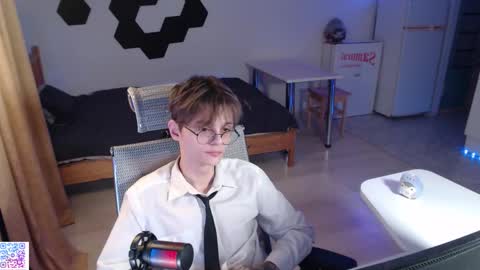 shiromy_ online show from November 26, 11:30 pm