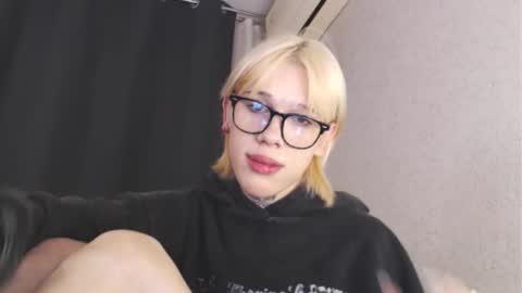 polii and alisa online show from February 24, 6:08 pm